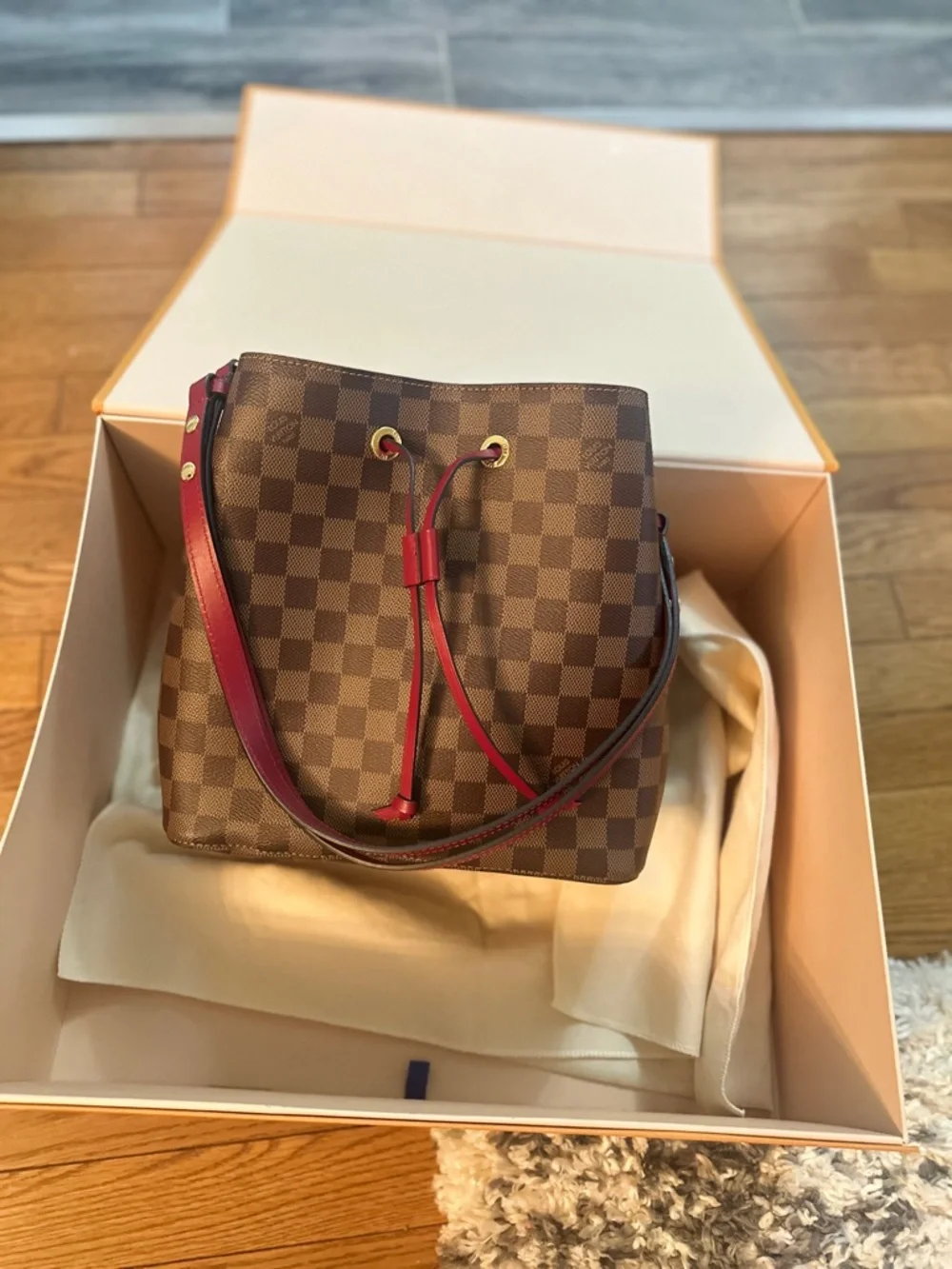 LOUIS VUITTON Damier Ebene Neonoe MM Cherry Berry - Picture 4 of 4